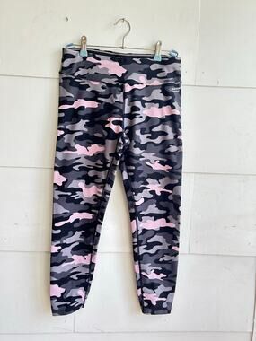 Calvin Klein Stretch Workout Capri Pants Sz M 
Purple Camouflage- New W/O Tags